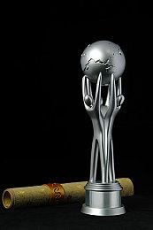 《迅狼疾步》铁甲钢拳抡起来！